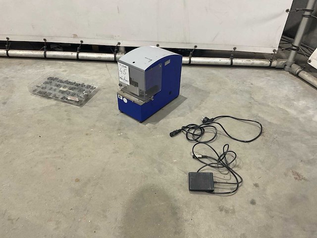 Pernuma - preegstempel machine - afbeelding 1 van  7