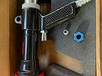 Persluchtvulpistool, cordstrap, direct connect fast inflator, zwart/rood, perslucht vulpistool – artikel 4870000 - afbeelding 3 van  3