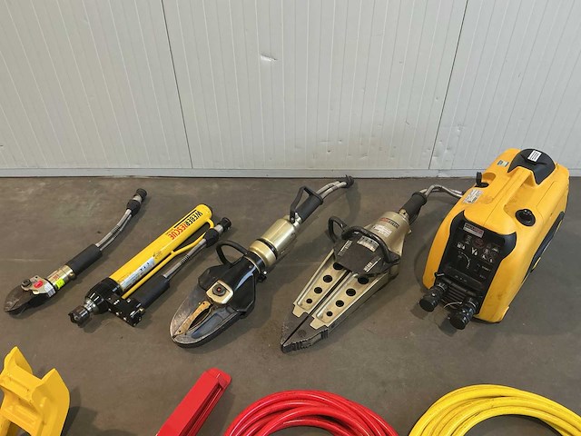 Persmachine/redgereedschap brandweermateriaal - afbeelding 12 van  20