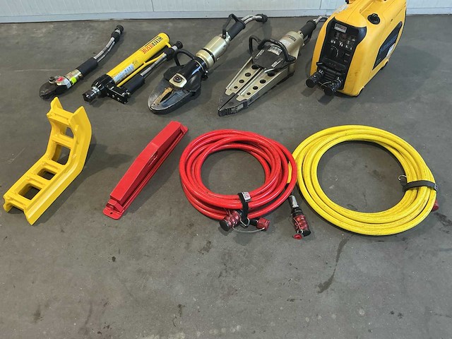 Persmachine/redgereedschap brandweermateriaal - afbeelding 14 van  20