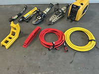 Persmachine/redgereedschap brandweermateriaal - afbeelding 14 van  20