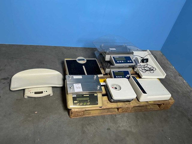 Personen / baby weegschaal (9x) - afbeelding 1 van  9