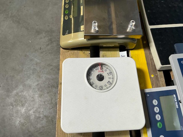 Personen / baby weegschaal (9x) - afbeelding 7 van  9