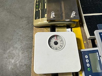 Personen / baby weegschaal (9x) - afbeelding 7 van  9