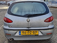 Personenauto, alfa romeo, 147 1.6 t.spark, 2005 - afbeelding 33 van  35