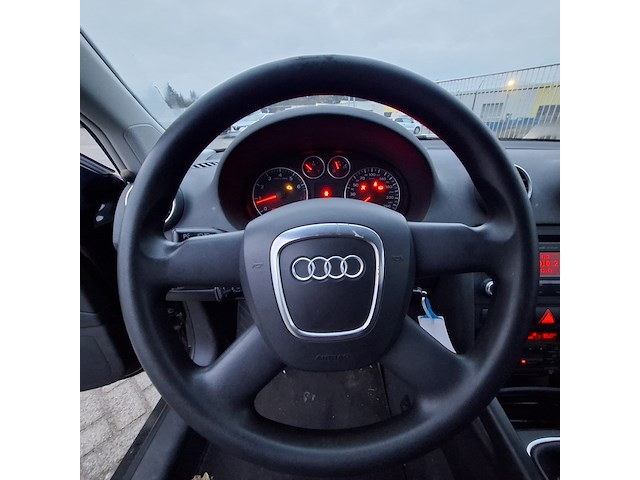 Personenauto audi, 1.6 ambiente, zwart, bouwjaar 2007 - afbeelding 18 van  41