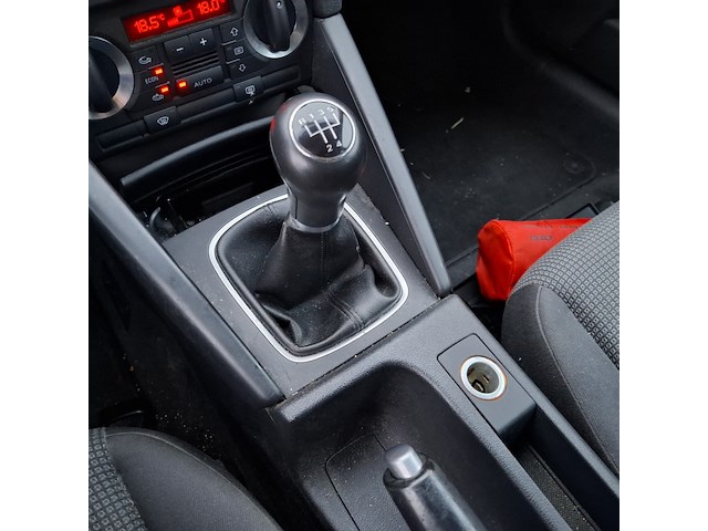 Personenauto audi, 1.6 ambiente, zwart, bouwjaar 2007 - afbeelding 24 van  41