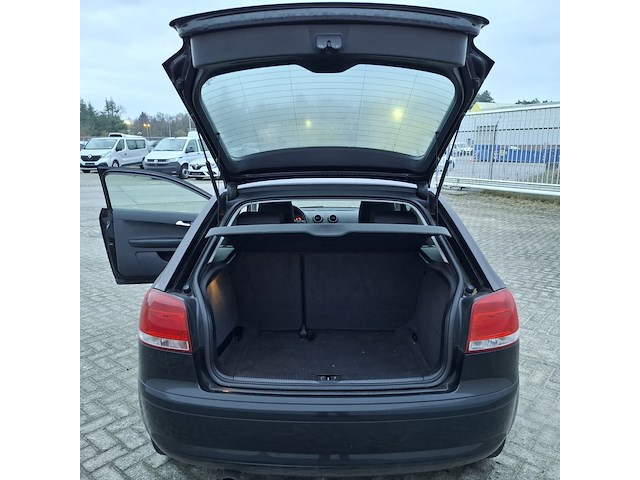 Personenauto audi, 1.6 ambiente, zwart, bouwjaar 2007 - afbeelding 28 van  41