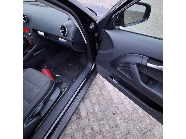 Personenauto audi, 1.6 ambiente, zwart, bouwjaar 2007 - afbeelding 31 van  41