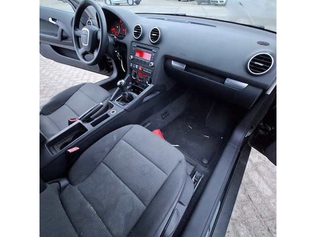 Personenauto audi, 1.6 ambiente, zwart, bouwjaar 2007 - afbeelding 32 van  41