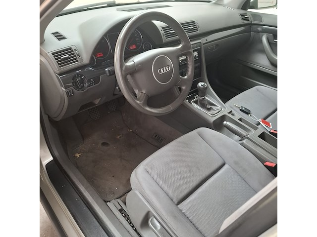 Personenauto, audi, a4 limousine, 2.0, beige, 2001 - afbeelding 45 van  47