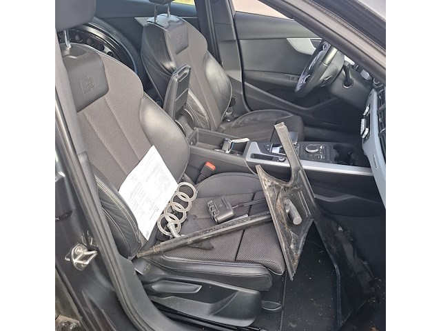 Personenauto, audi, a4 - afbeelding 11 van  39