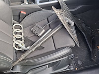 Personenauto, audi, a4 - afbeelding 13 van  39