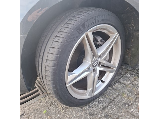 Personenauto, audi, a4 - afbeelding 26 van  39