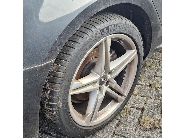 Personenauto, audi, a4 - afbeelding 29 van  39