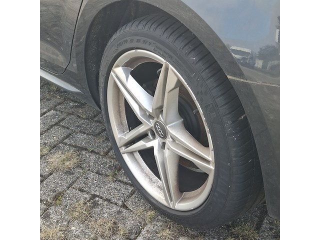 Personenauto, audi, a4 - afbeelding 30 van  39