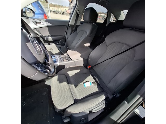 Personenauto, audi, a6 - afbeelding 21 van  23