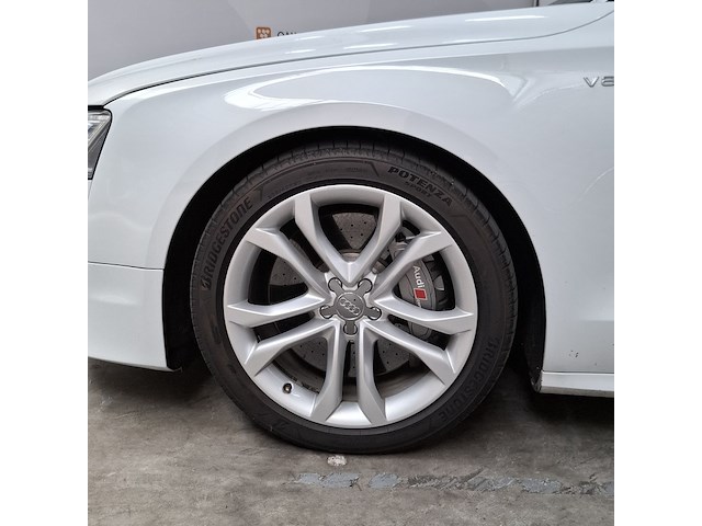 Personenauto, audi, s8 - afbeelding 2 van  35