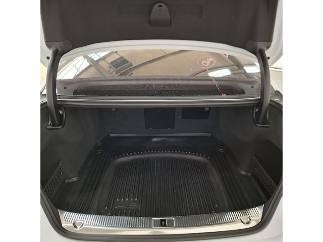 Personenauto, audi, s8 - afbeelding 20 van  35