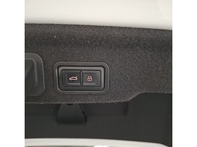 Personenauto, audi, s8 - afbeelding 21 van  35