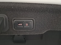 Personenauto, audi, s8 - afbeelding 21 van  35