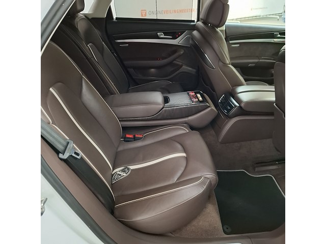 Personenauto, audi, s8 - afbeelding 22 van  35