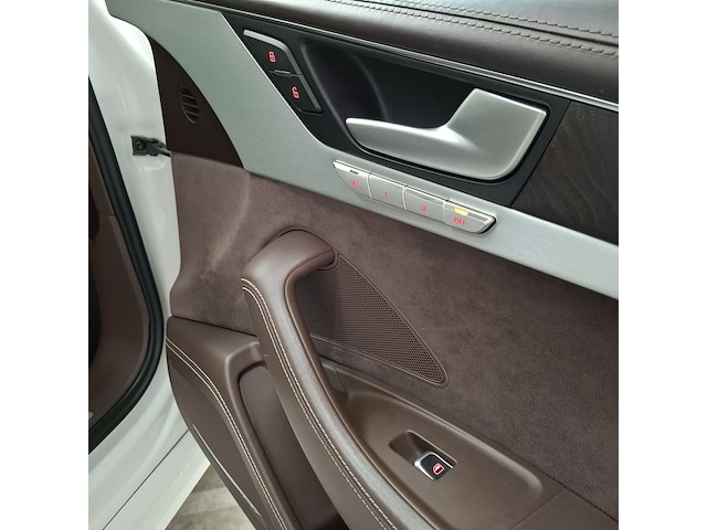 Personenauto, audi, s8 - afbeelding 25 van  35