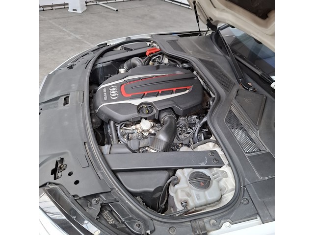 Personenauto, audi, s8 - afbeelding 27 van  35