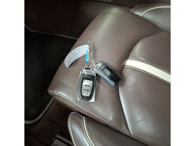 Personenauto, audi, s8 - afbeelding 29 van  35