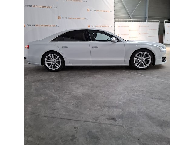 Personenauto, audi, s8 - afbeelding 23 van  35
