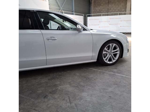 Personenauto, audi, s8 - afbeelding 30 van  35