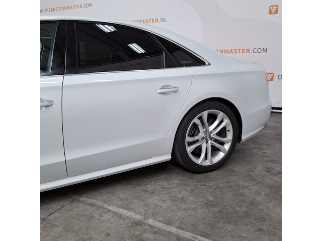 Personenauto, audi, s8 - afbeelding 34 van  35
