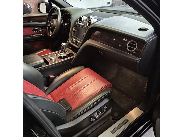 Personenauto, bentley, bentayga, 4.0 d 7p., zwart, 2017 - afbeelding 8 van  9