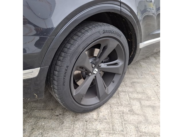 Personenauto bentley, bentayga 4.0 d 7p., zwart - afbeelding 4 van  48