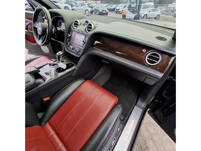 Personenauto bentley, bentayga 4.0 d 7p., zwart - afbeelding 37 van  48