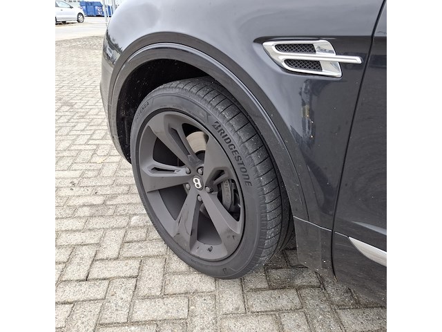 Personenauto bentley, bentayga 4.0 d 7p., zwart - afbeelding 48 van  48