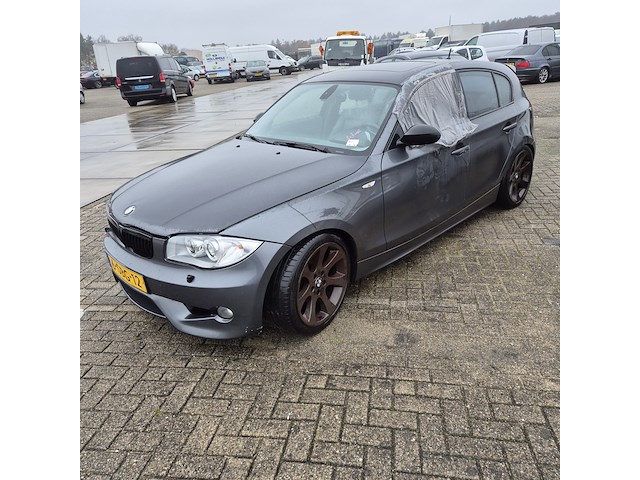 Personenauto bmw, 1-serie 120i, grijs, bouwjaar 2004 - afbeelding 1 van  24