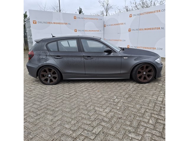 Personenauto bmw, 1-serie 120i, grijs, bouwjaar 2004 - afbeelding 19 van  24