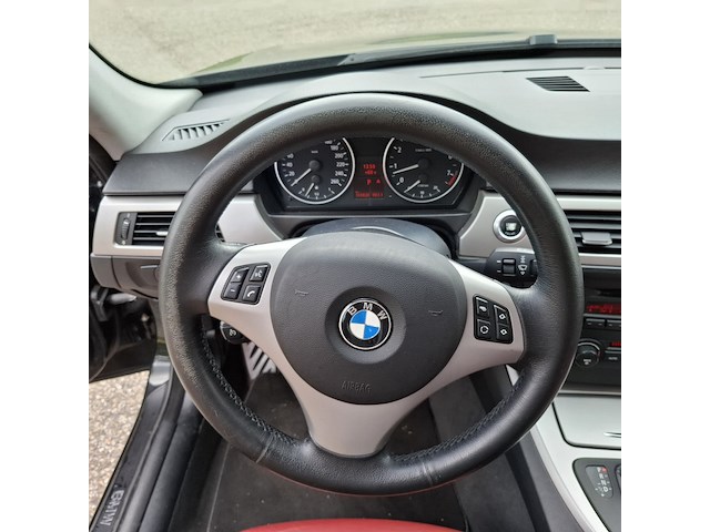 Personenauto, bmw, 3-serie, 330i dynamic executive, zwart, 2005 - afbeelding 32 van  52