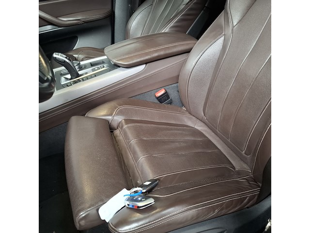 Personenauto, bmw, x5 - afbeelding 17 van  57