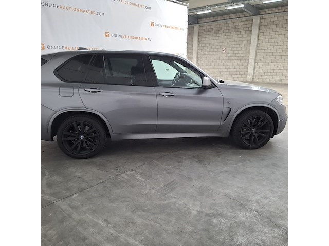 Personenauto, bmw, x5 - afbeelding 34 van  57