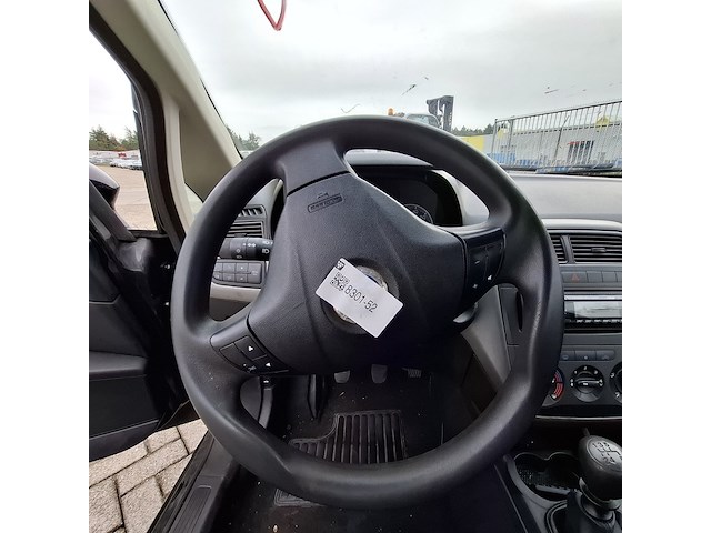 Personenauto fiat, grande punto 1.2, zwart, bouwjaar 2007 - afbeelding 3 van  45