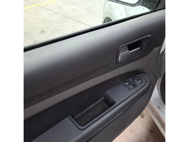 Personenauto, ford, 1.6-16v futura, 2006 - afbeelding 33 van  75