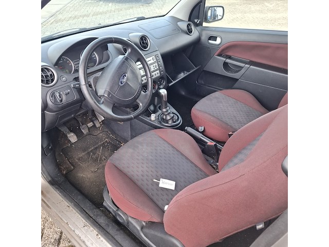 Personenauto, ford, fiesta, 1.3 futura, grijs, 2005 - afbeelding 13 van  17