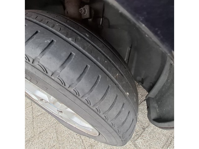 Personenauto ford, fiesta 1.6, zwart, bouwjaar 2013 - afbeelding 2 van  45