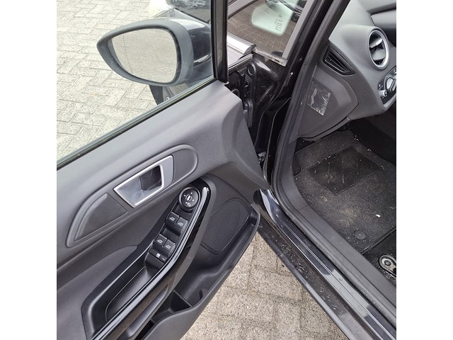 Personenauto ford, fiesta 1.6, zwart, bouwjaar 2013 - afbeelding 15 van  45