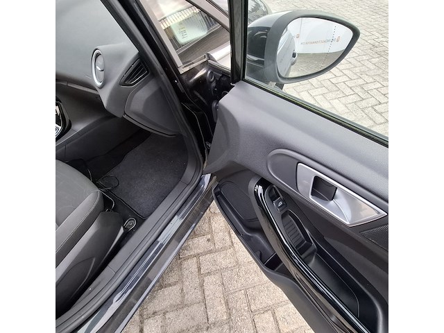 Personenauto ford, fiesta 1.6, zwart, bouwjaar 2013 - afbeelding 33 van  45