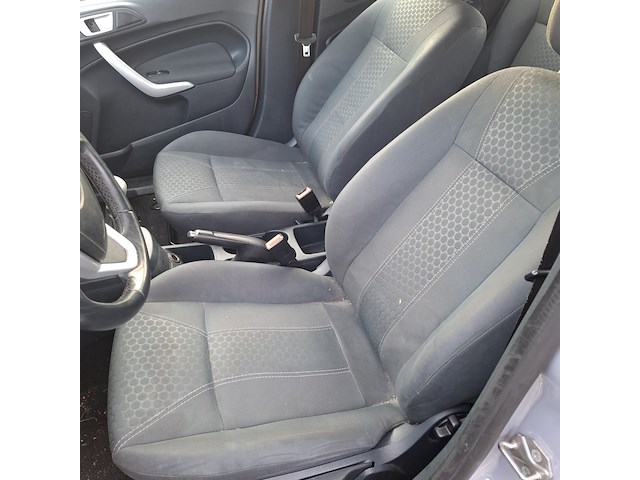 Personenauto ford, fiesta 1.6tdci, grijs, bouwjaar 2012 - afbeelding 25 van  51