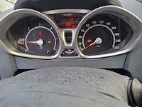 Personenauto ford, fiesta 1.6tdci, grijs, bouwjaar 2012 - afbeelding 29 van  51