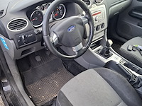 Personenauto ford, focus wagon 1.6, zwart, bouwjaar 2009 - afbeelding 19 van  46